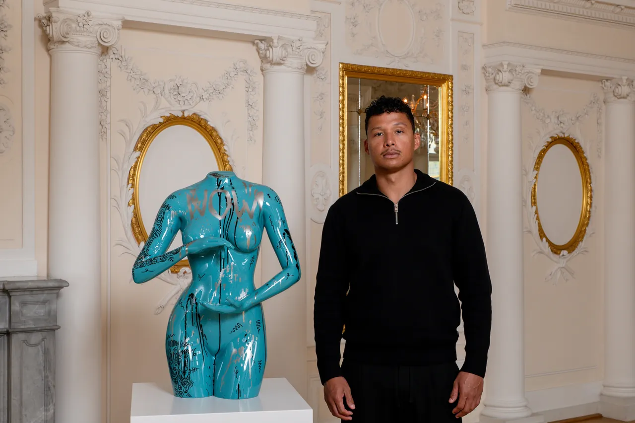 Romulo Kuranyi with the petrol torso